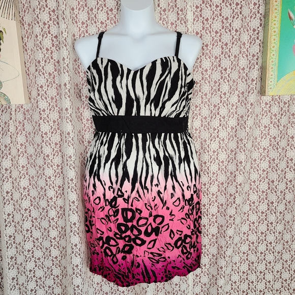 Forever 21 Dresses & Skirts - Nwt Forever 21 black white pink animal print neon ruched back dress 2x
